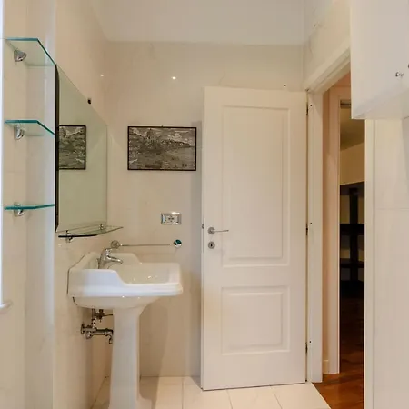 Altido Open Plan Apt For 4 In Historic Albaro Apartment *